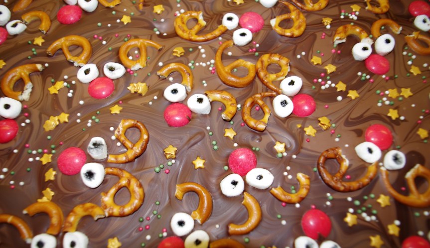 This image has an empty alt attribute; its file name is IMGP4131-Sat-15th-Chocolate-Reindeer-Bark-for-children-nearby.jpg