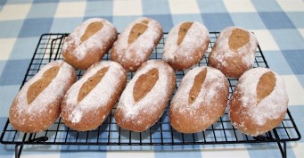 IMGP3441 Tue 25th - Spelt & Wholemeal seeded rolls