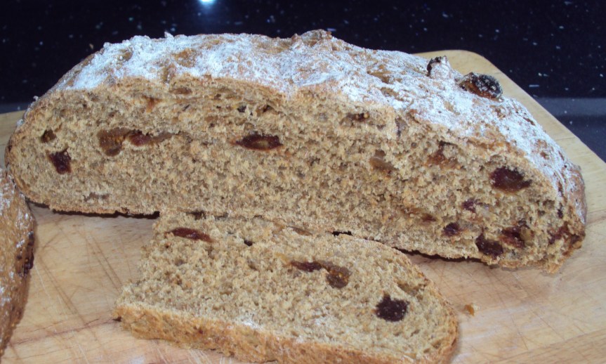 DSC01923 Mon 28th - Date & Fig loaves