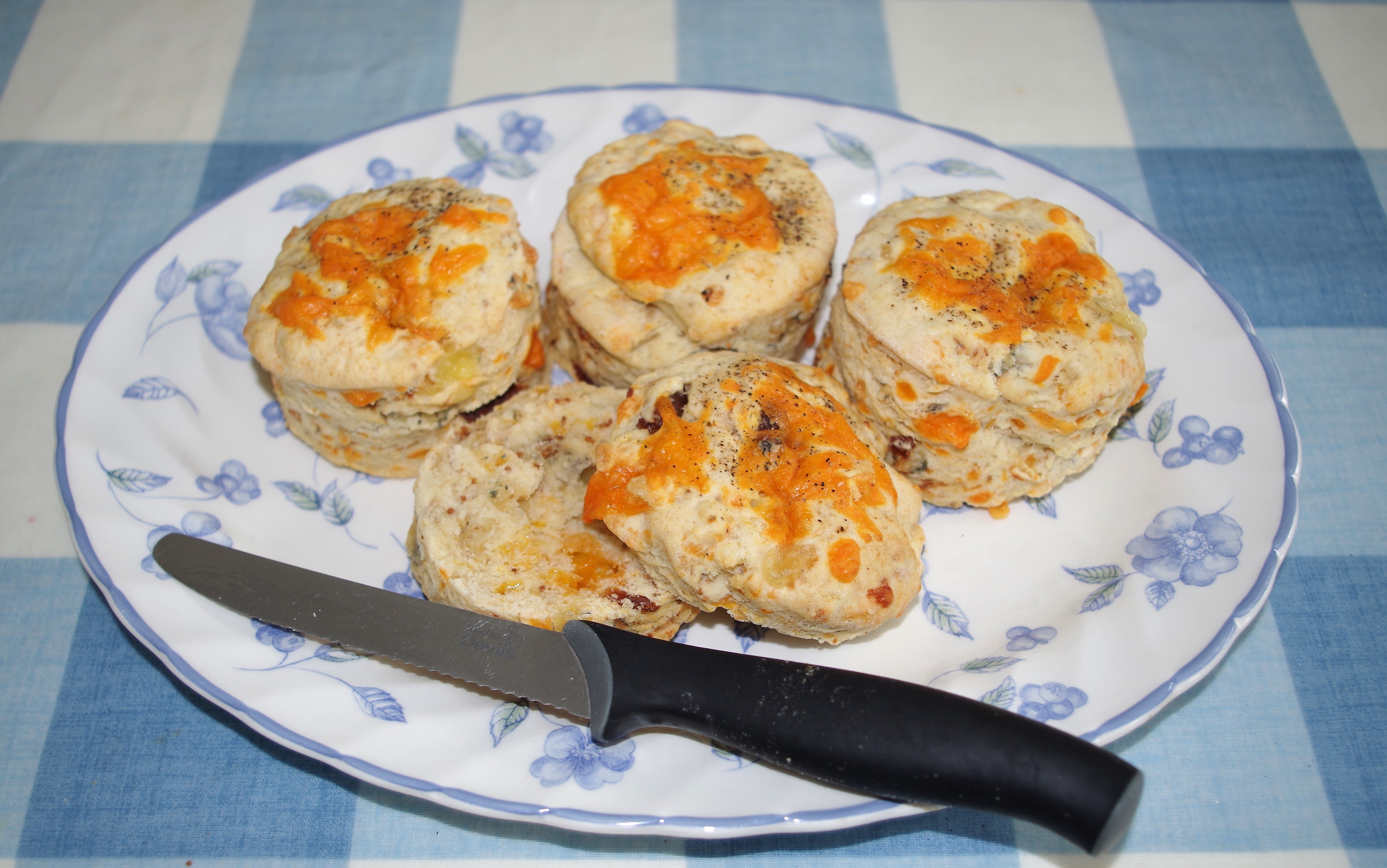 imgp4402 fri 25th - blue cheese & red leicester scones with figs from nt book 8+