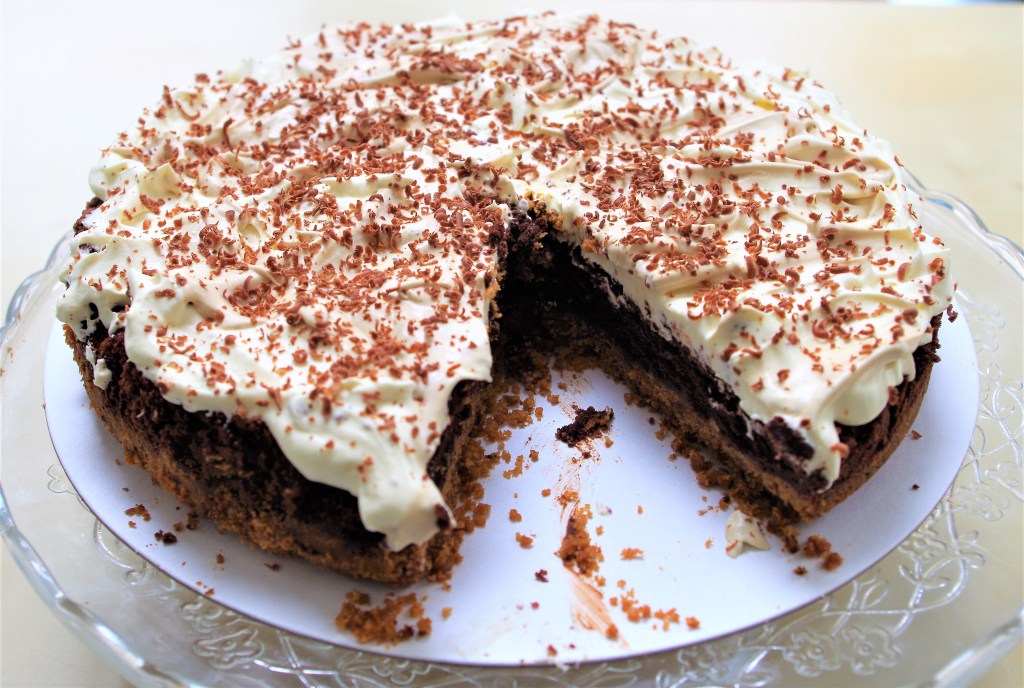 Coffee & Cream Chocolate Biscuit Cake
